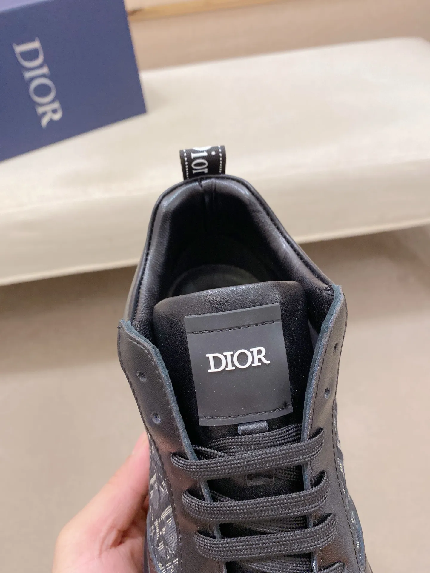 Men's shoes💰 440💰🇮🇹🇮🇹Dior d The new high-tops are on sale at the same time at the counter. The uppers are 🇮🇹 Italian imported first-layer cowhide, and the fully imported sheepskin lining is 💪💪. It is a complete 1⃣️ to 1⃣️ replica 🇮🇹💪💪. ⚠Sole: The original sole is specially provided by the original factory. The exclusive movable molded sole is super comfortable. ⚠Original factory follow-up goods, 🔍🔍high quality, you can enter and exit the counter at will, welcome to compare⚠. Code number:38-44